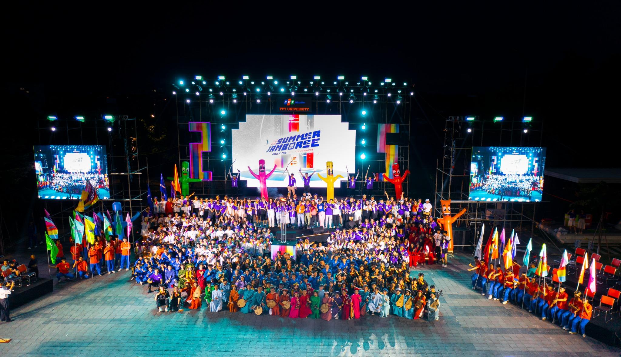 دانشگاه FPT مجموعهای از رویدادهای سراسری را برای دانشجویان و والدین راهاندازی میکند - عکس ۲. Trường ĐH FPT triển khai chuỗi sự kiện quy mô toàn quốc cho học sinh, phụ huynh- Ảnh 2.