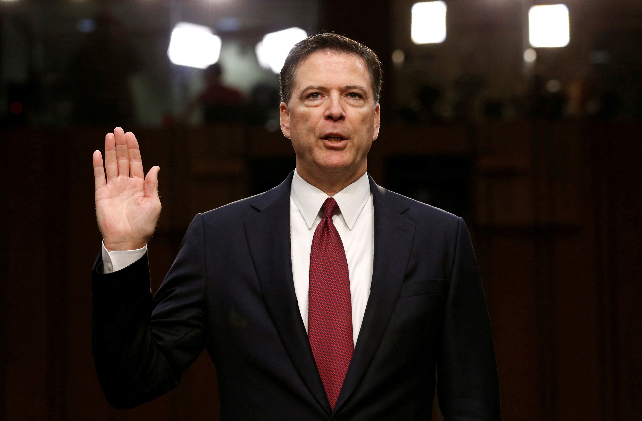 Rộ tin cựu Giám đốc FBI và cựu Giám đốc CIA bị điều tra hình sự - Ảnh 2.