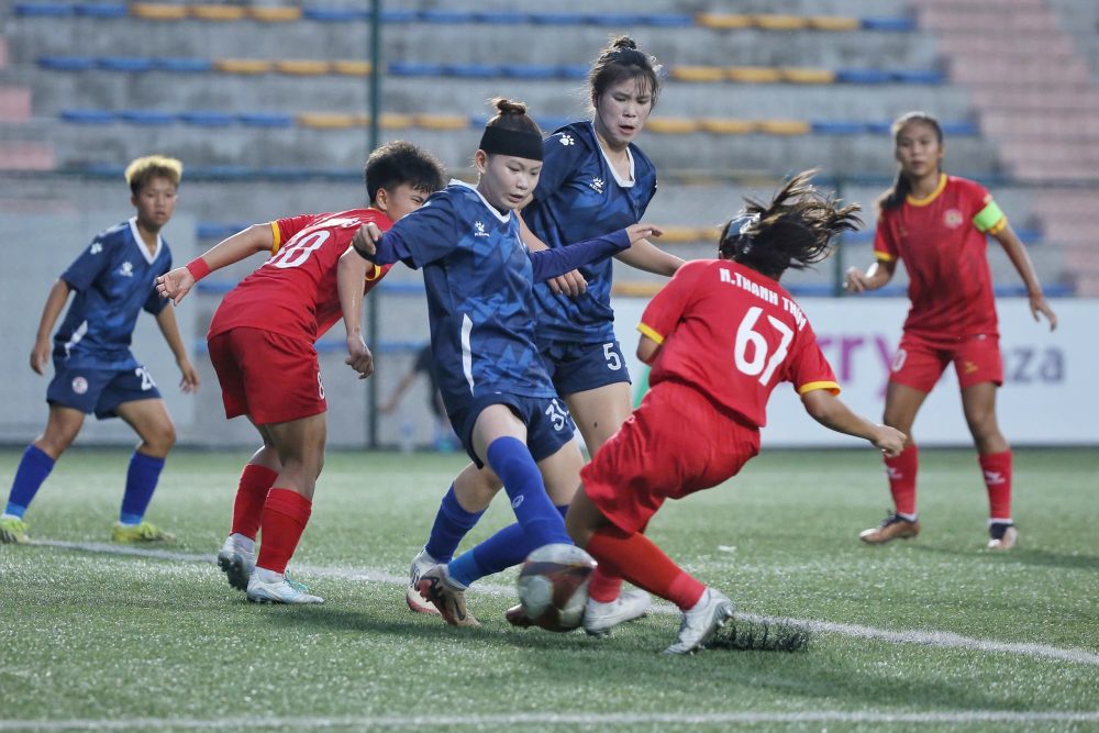 Переконливо перемігши команду Сон Ла, жіноча команда Фонг Фу Ха Нам U.16 повернула собі перше місце з Ханоя - Фото 2. Thắng thuyết phục Sơn La, U.16 nữ Phong Phú Hà Nam giành lại ngôi đầu từ tay Hà Nội- Ảnh 2.