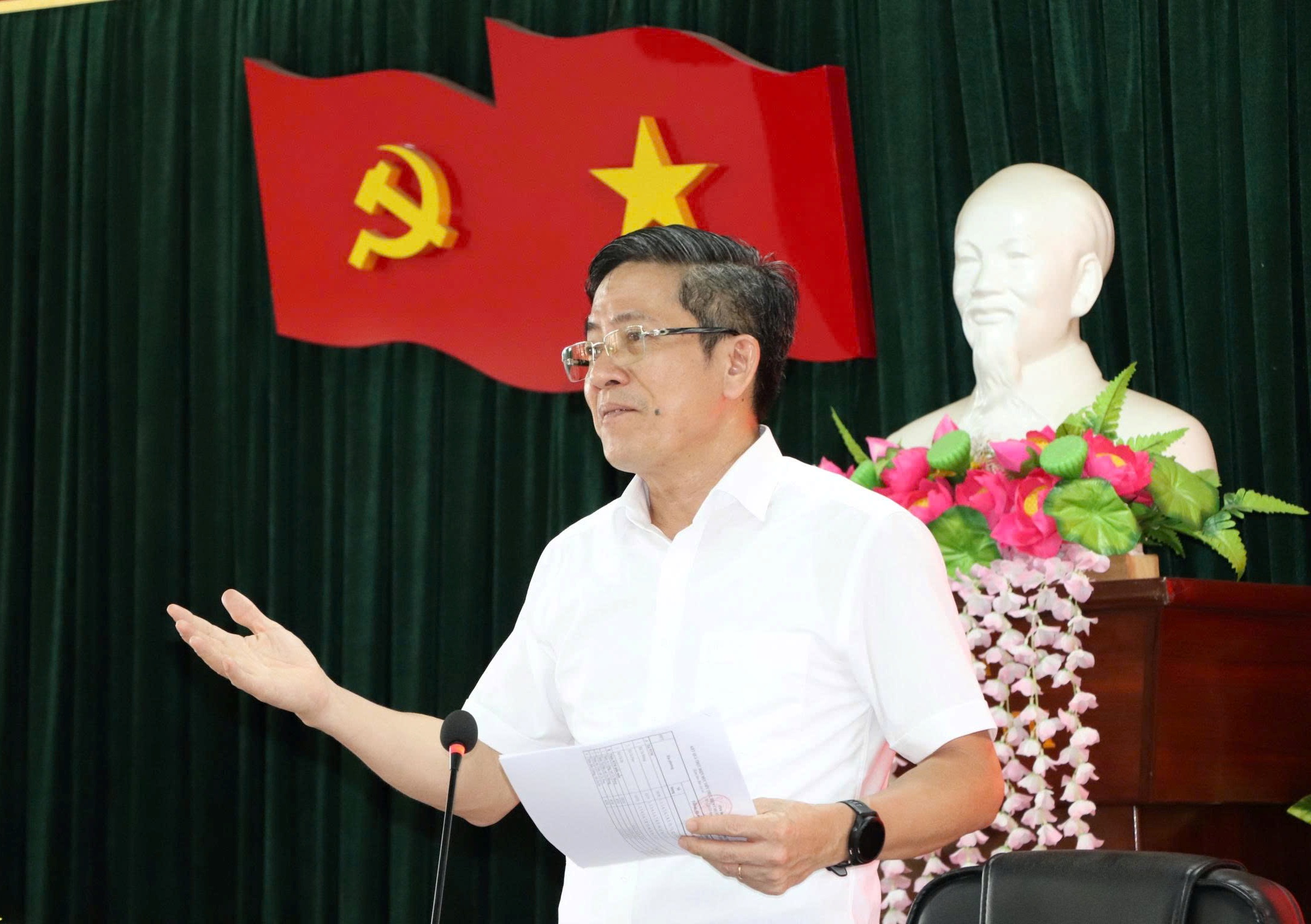 Phó chủ tịch TP.Đà Nẵng 'gợi ý' thuê cán bộ VNPT, Viettel về làm việc tại xã - Ảnh 3.