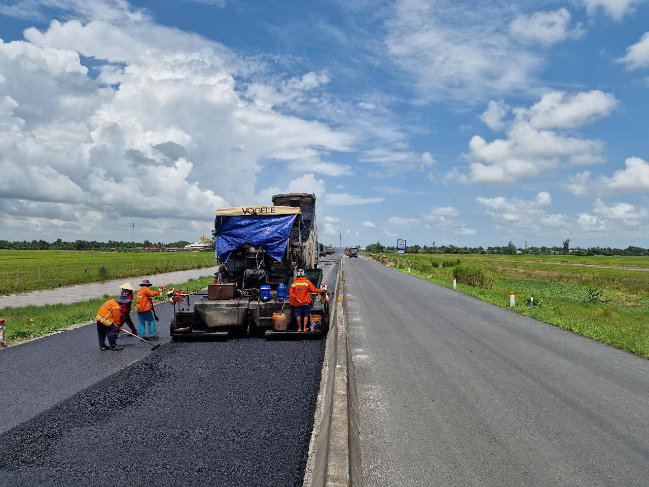 Sắp hoàn thành cao tốc huyết mạch ĐBSCL, từ Cần Thơ đi Rạch Giá chỉ 50 phút- Ảnh 1.
