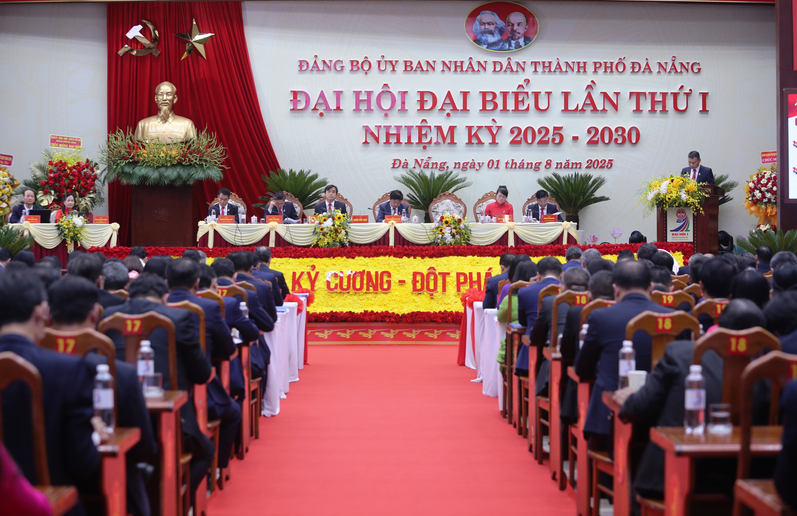 Bí thư Thành ủy Đà Nẵng: ‘Lãnh đạo phải là người quyết đoán trước các khó khăn’ - Ảnh 2.