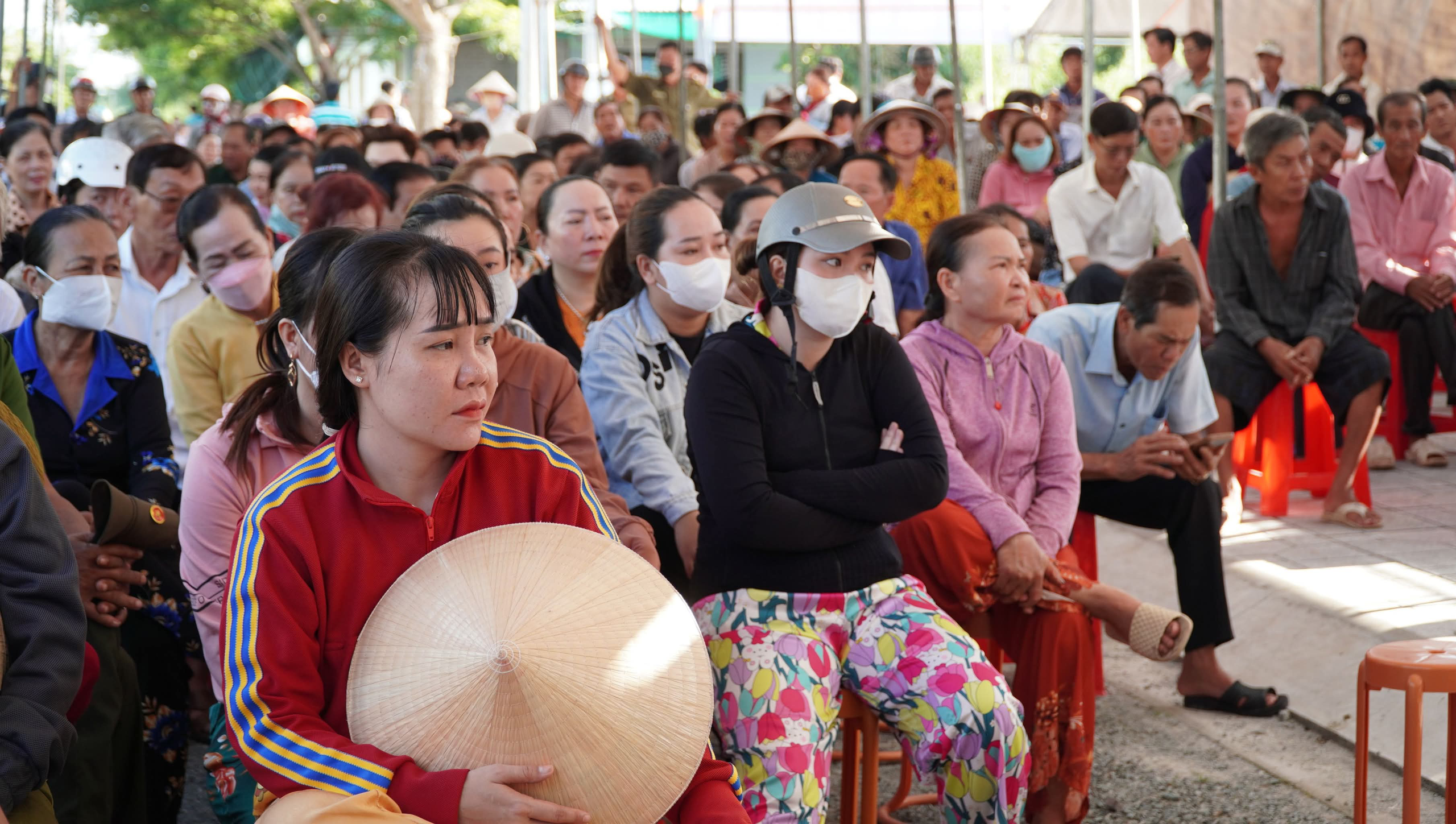 Cà Mau:Người phụ nữ đánh đại úy công an thương tích 7% lãnh án 1 năm tù - Ảnh 2.
