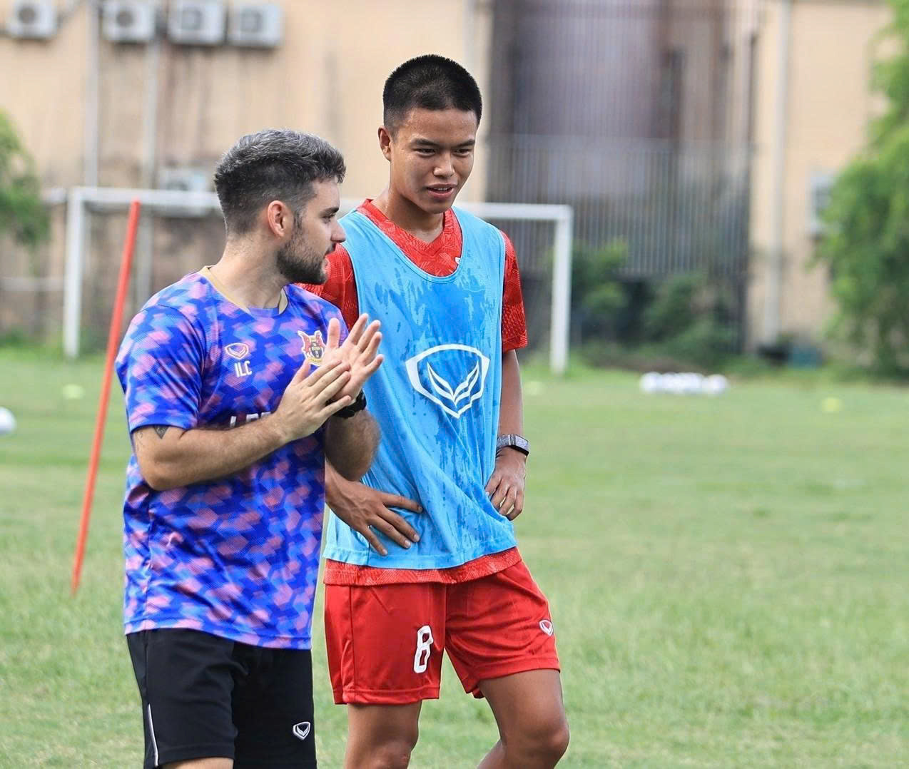 Vague de joueurs vietnamiens de l'étranger de retour au pays : la quantité crée la qualité - Photo 1. Làn sóng cầu thủ Việt kiều về nước: Từ lượng sẽ tạo ra chất- Ảnh 1.