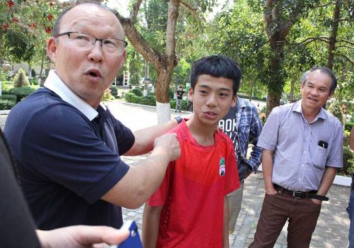 'Siêu nhân' Trần Gia Huy ngày nào, nay đã khoác áo HAGL đá V-League - Ảnh 3.