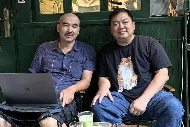 Artis Rakyat Bach Tuyet dan H'Hen Nie mengucapkan selamat tinggal kepada Encik Hoang Nam Tien - Foto 2. NSND Bạch Tuyết, H'Hen Niê tiễn biệt ông Hoàng Nam Tiến- Ảnh 2.