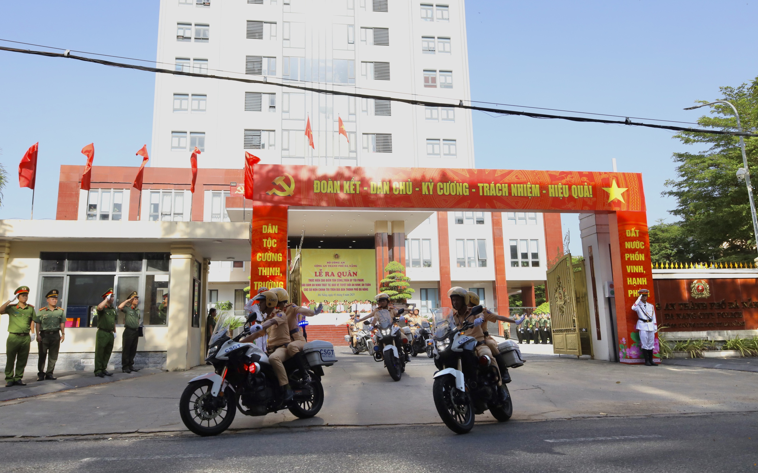 Công an TP.Đà Nẵng ra quân trấn áp tội phạm, bảo vệ các sự kiện lớn- Ảnh 11. Công an TP.Đà Nẵng ra quân trấn áp tội phạm, bảo vệ các sự kiện lớn- Ảnh 11.