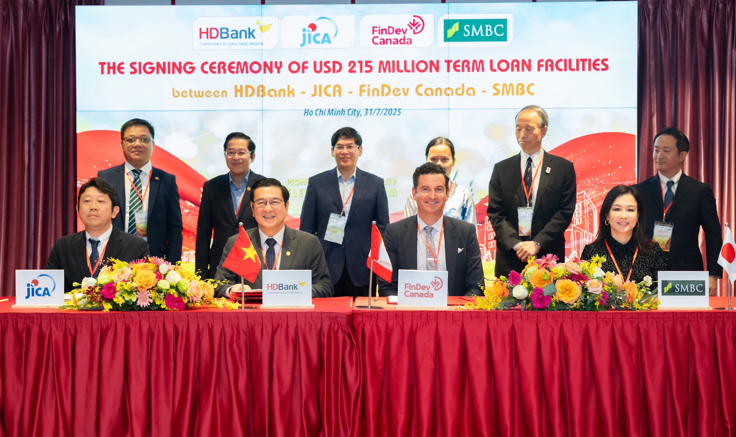 HDBank ký khoản vay hợp vốn 215 triệu USD với 3 định chế tài chính quốc tế- Ảnh 1. HDBank ký khoản vay hợp vốn 215 triệu USD với 3 định chế tài chính quốc tế- Ảnh 1.