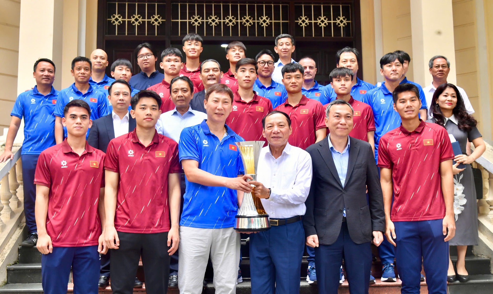 Το ποδόσφαιρο του Βιετνάμ και της Κίνας προωθεί τη συνεργασία: Οι πρόεδροι της VFF και της CFA υπογράφουν σημαντικές συμφωνίες - Φωτογραφία 2. Bóng đá Việt Nam và Trung Quốc đẩy mạnh hợp tác: Chủ tịch VFF, CFA ký kết quan trọng- Ảnh 2.