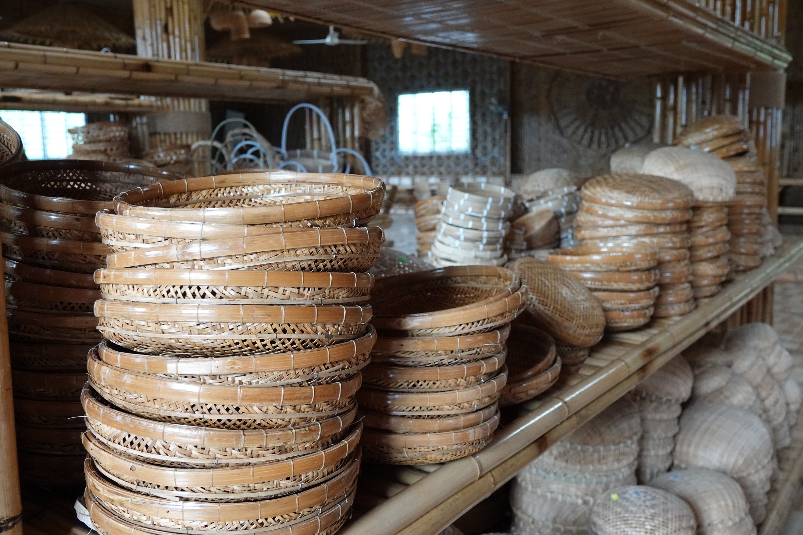 Διατηρώντας το παλιό επάγγελμα: Φέρνοντας μπαμπού από φτωχές αγροτικές περιοχές στον κόσμο - Φωτογραφία 6. Níu giữ nghề xưa: Đưa cây tre từ vùng quê nghèo ra thế giới- Ảnh 6.