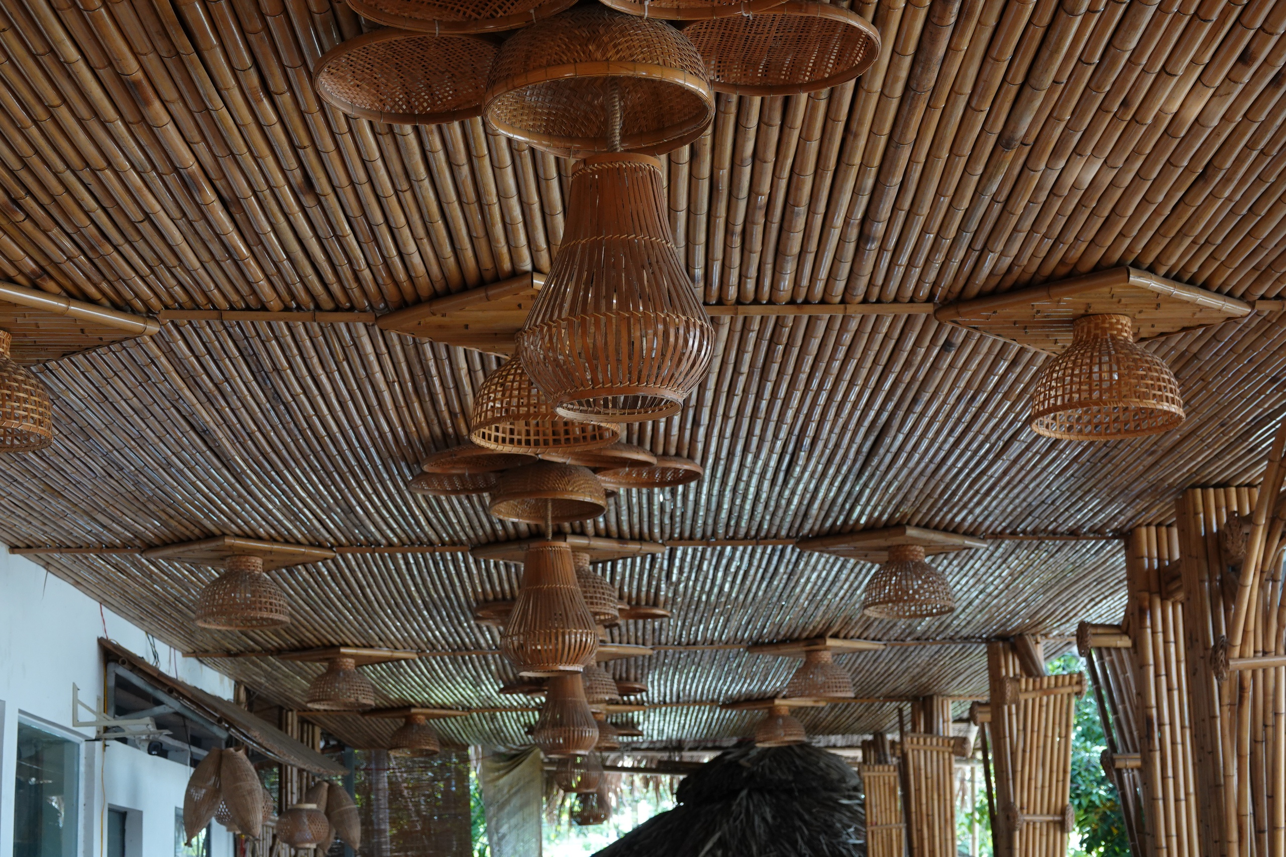 Διατηρώντας το παλιό επάγγελμα: Φέρνοντας μπαμπού από φτωχές αγροτικές περιοχές στον κόσμο - Φωτογραφία 7. Níu giữ nghề xưa: Đưa cây tre từ vùng quê nghèo ra thế giới- Ảnh 7.