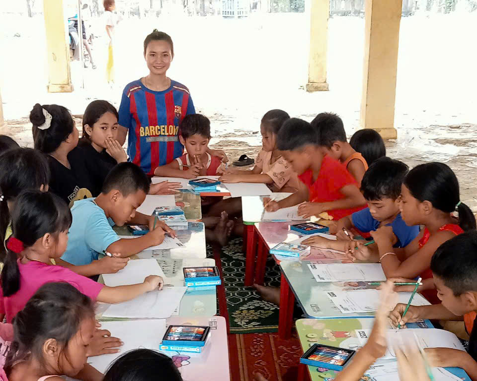 Chung dòng máu Lạc Hồng: Người già truyền... - Ảnh 1.