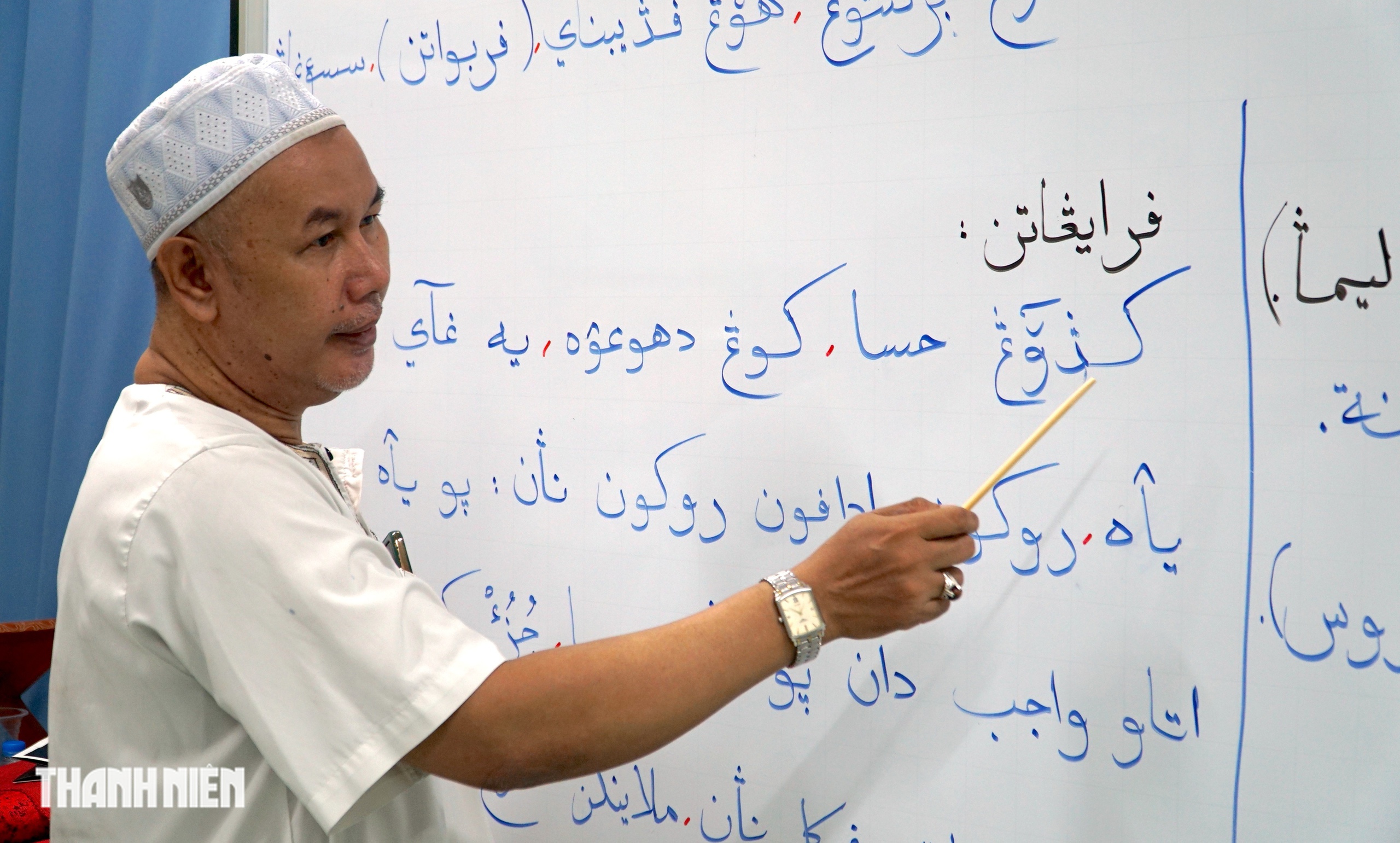 Bên trong thánh đường Hồi giáo Jamiul Anwar với lớp học tiếng Chăm truyền thống - Ảnh 13.