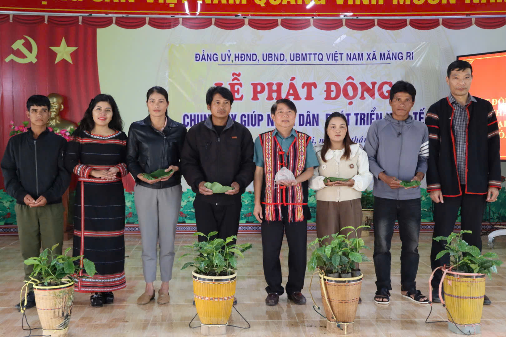 1,8 tỉ đồng tiếp sức người Xê Đăng ở Măng Ri khôi phục vườn sâm Ngọc Linh - Ảnh 4.