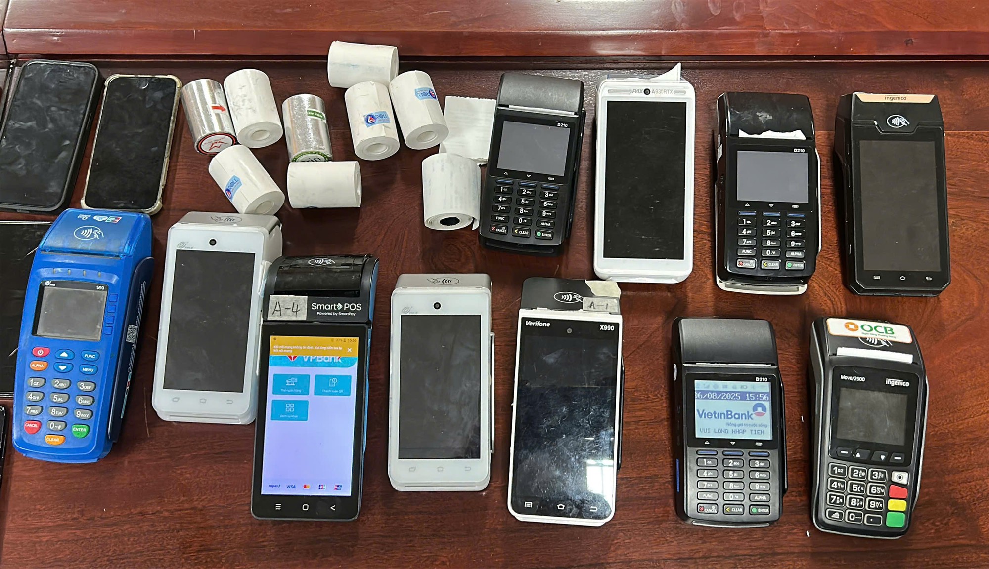 Bắt nhóm 'quẹt' thẻ quốc tế chiếm đoạt 30 tỉ đồng ở Đà Nẵng- Ảnh 1. Bắt nhóm 'quẹt' thẻ quốc tế chiếm đoạt 30 tỉ đồng ở Đà Nẵng- Ảnh 1.