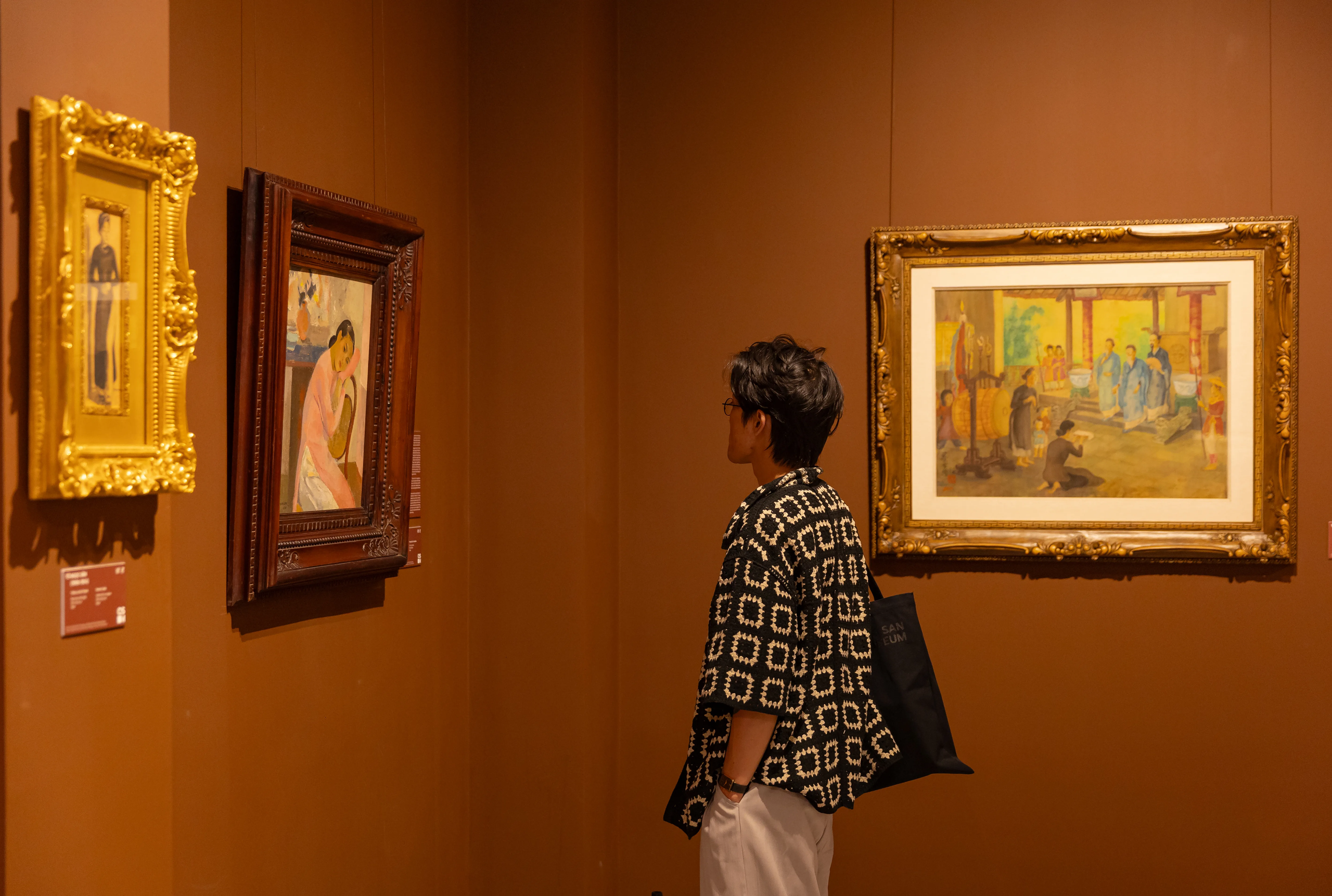 Výstava oslavující 100 let Indočínské vysoké školy výtvarných umění - Foto 3. Triển lãm kỷ niệm 100 năm Trường Mỹ thuật Đông Dương- Ảnh 3.