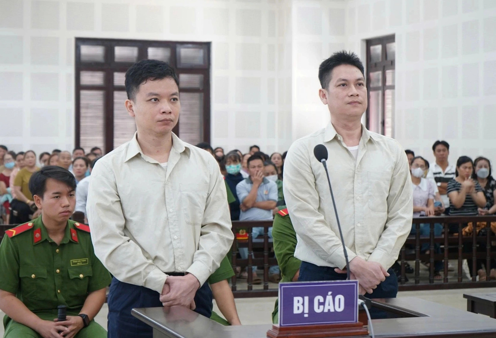 Đà Nẵng:Xét xử vụ lừa đảo gần 140 tỉ đồng, hàng trăm bị hại ngồi kín tòa - Ảnh 1.