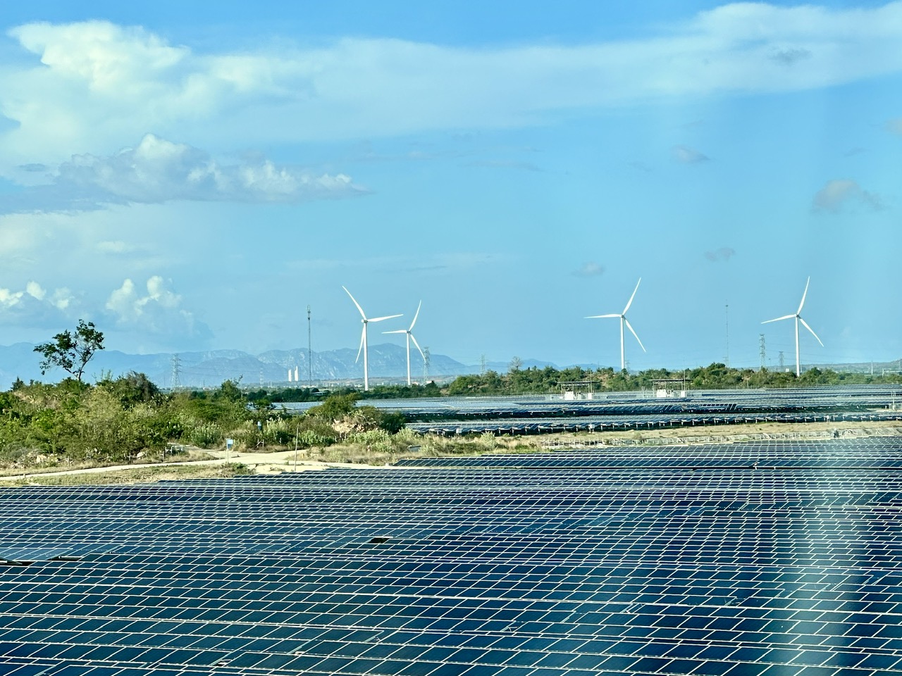 Thiếu điện đến 2030, Bộ đề xuất điều chỉnh Quy hoạch điện 8 gấp- Ảnh 2.
