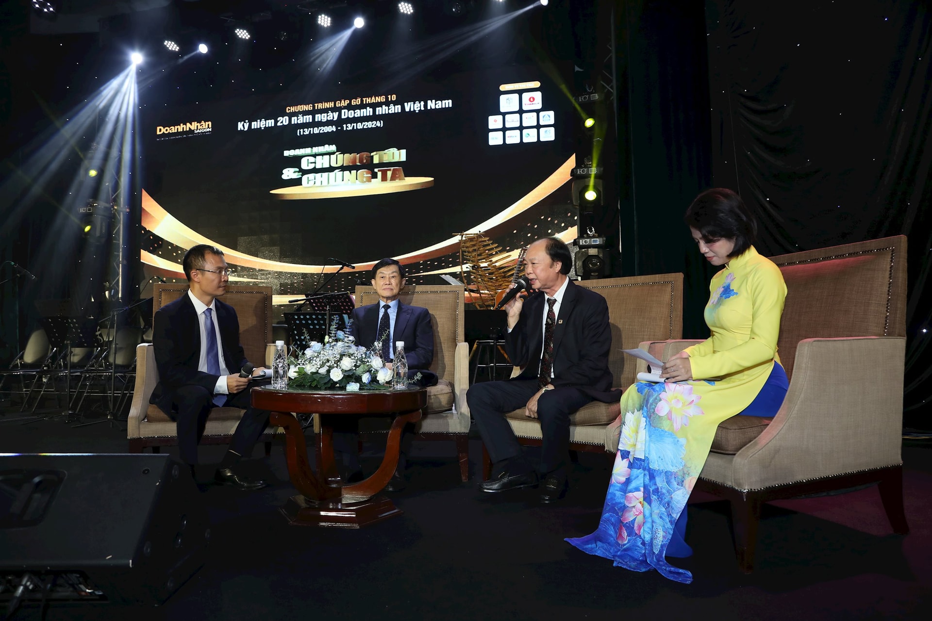 Nhiều hoạt động hấp dẫn trong 'Tuần lễ Doanh nhân và sách' tại 'Gặp gỡ tháng 10' - Ảnh 1.