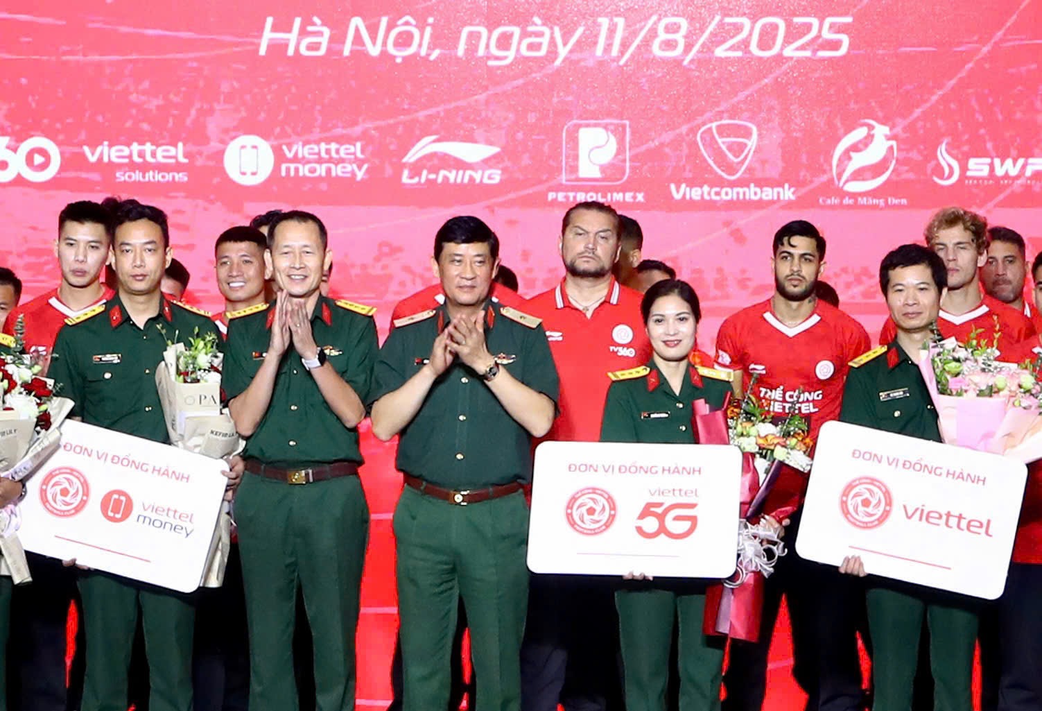 អនុរដ្ឋមន្ត្រីក្រសួងការពារជាតិបានប្រគល់ភារកិច្ចពិសេសដល់ The Cong Viettel សំដៅឈ្នះ V-League - រូបថត ៣. Thứ trưởng Bộ Quốc phòng giao nhiệm vụ đặc biệt cho Thể Công Viettel, đặt mục tiêu vô địch V-League- Ảnh 3.