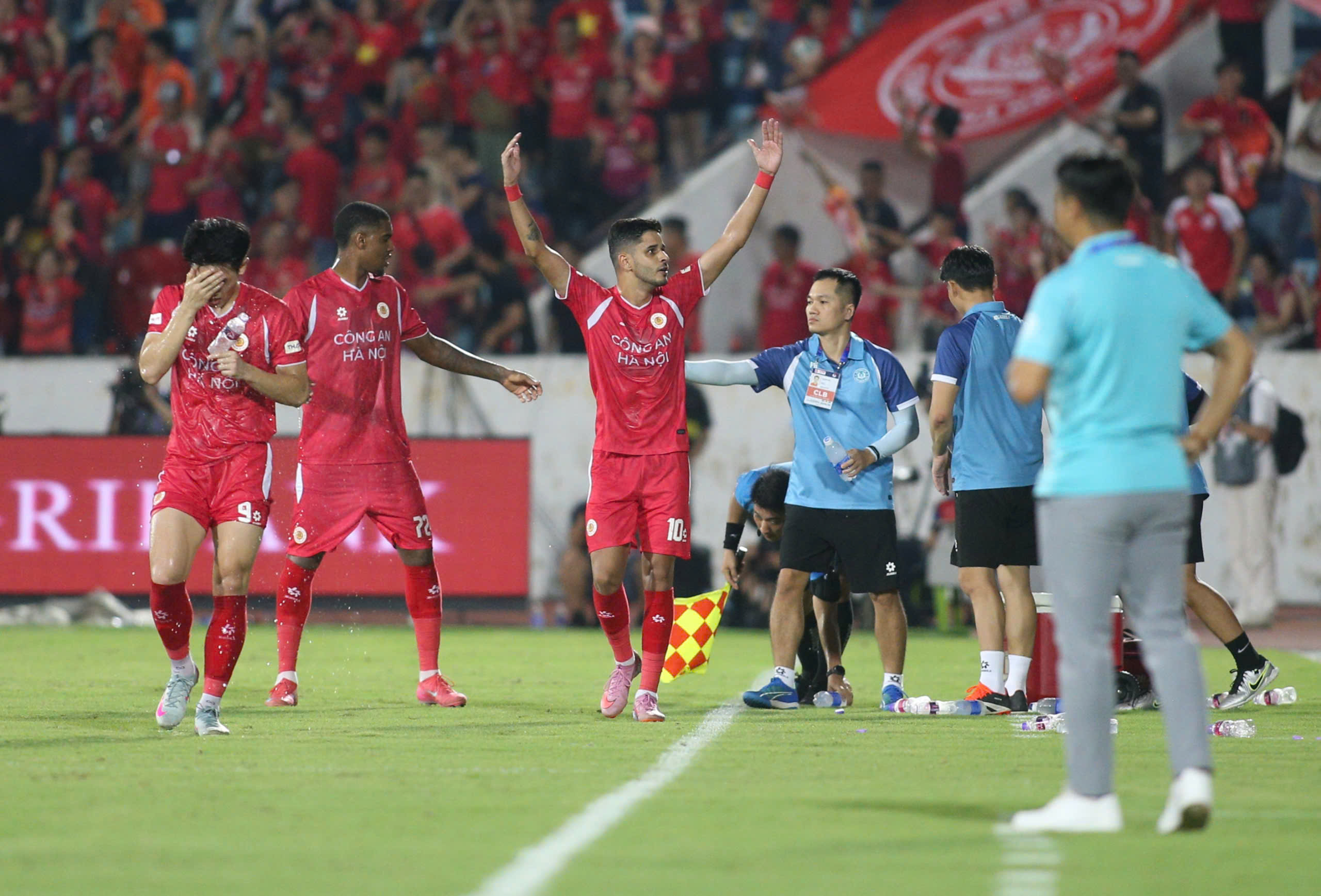 वी-लीग के पास 5वीं VAR कार, निवेशकों ने पहली बार अपनी बात रखी - फोटो 2. V-League có xe VAR thứ 5, nhà đầu tư lần đầu lên tiếng- Ảnh 2.