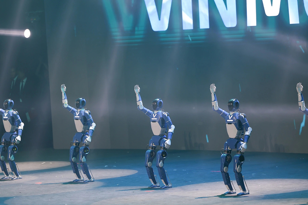 Chủ tịch VinMotion: Dàn robot hình người nhảy múa gây sốt 100% 'make in Vietnam'- Ảnh 3. Chủ tịch VinMotion: Dàn robot hình người nhảy múa gây sốt 100% 'make in Vietnam'- Ảnh 3.