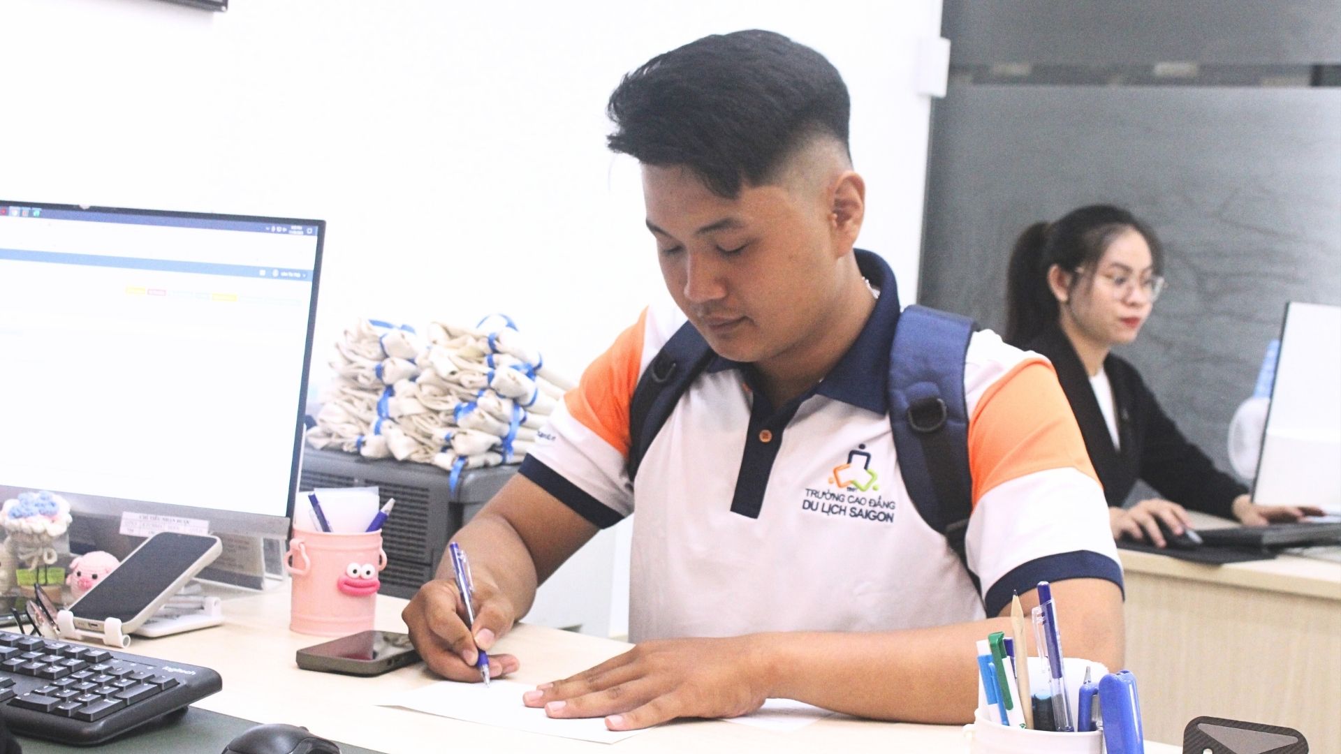 Không chờ xét tuyển ĐH, nhiều thí sinh ‘chốt’ học CĐ sớm - Ảnh 1.