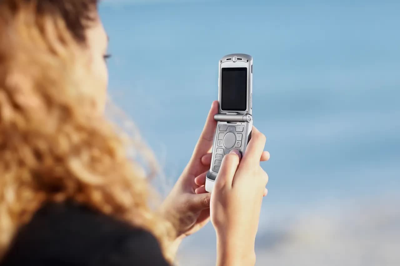 Gen Z từ bỏ smartphone để về với điện thoại cơ bản - Ảnh 1.