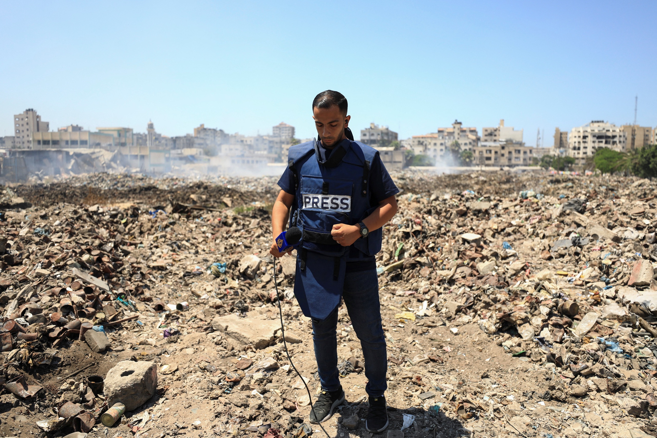 Israel tấn công khiến các nhà báo Al Jazeera thiệt mạng ở Gaza - Ảnh 1.