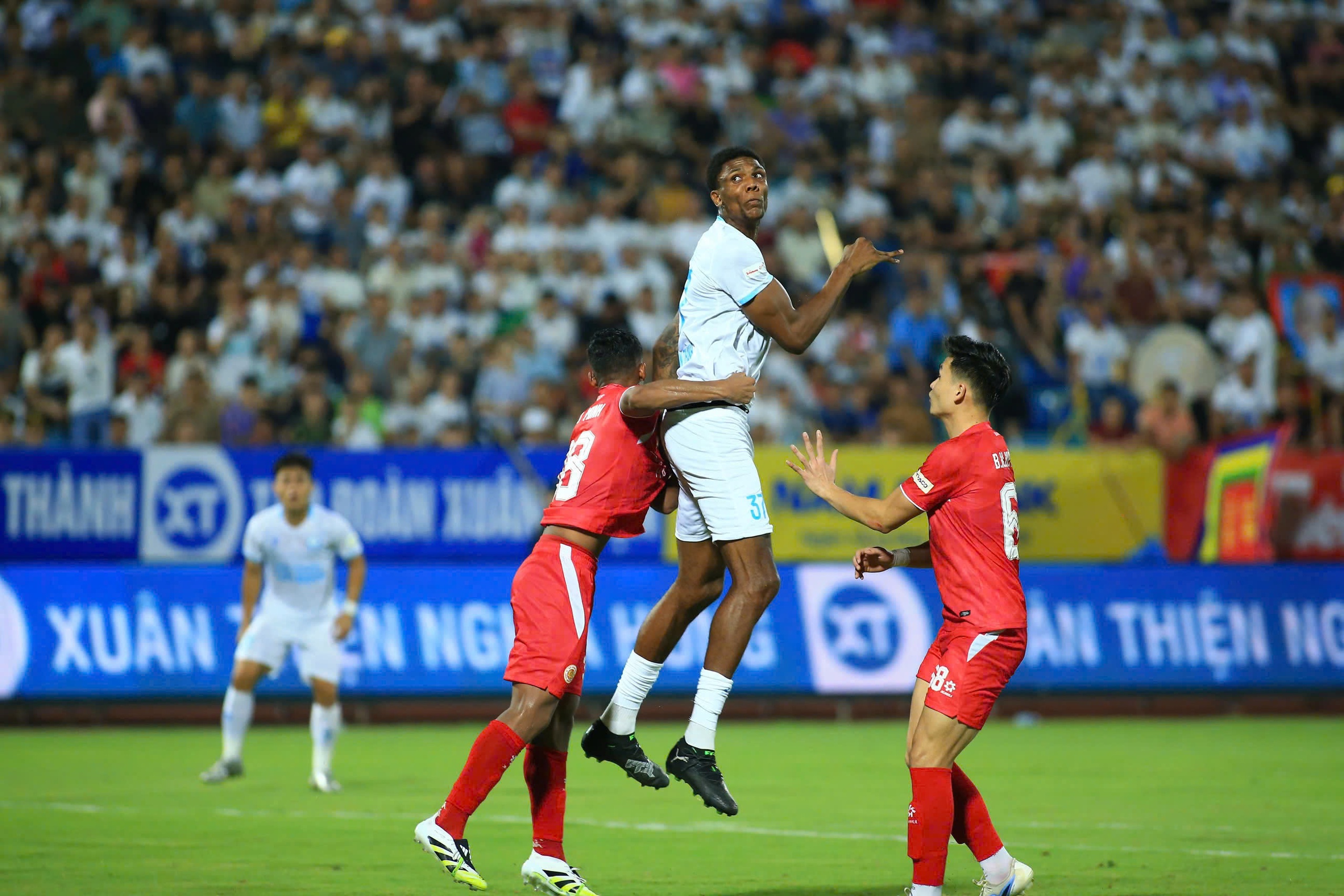 वी-लीग के शुरुआती दौर का नवीनतम कार्यक्रम: क्या इतिहास का सबसे रोमांचक सीज़न आने वाला है? - फोटो 3. Lịch thi đấu mới nhất vòng khai màn V-League: Mùa giải hấp dẫn nhất lịch sử sắp xuất hiện?- Ảnh 3.