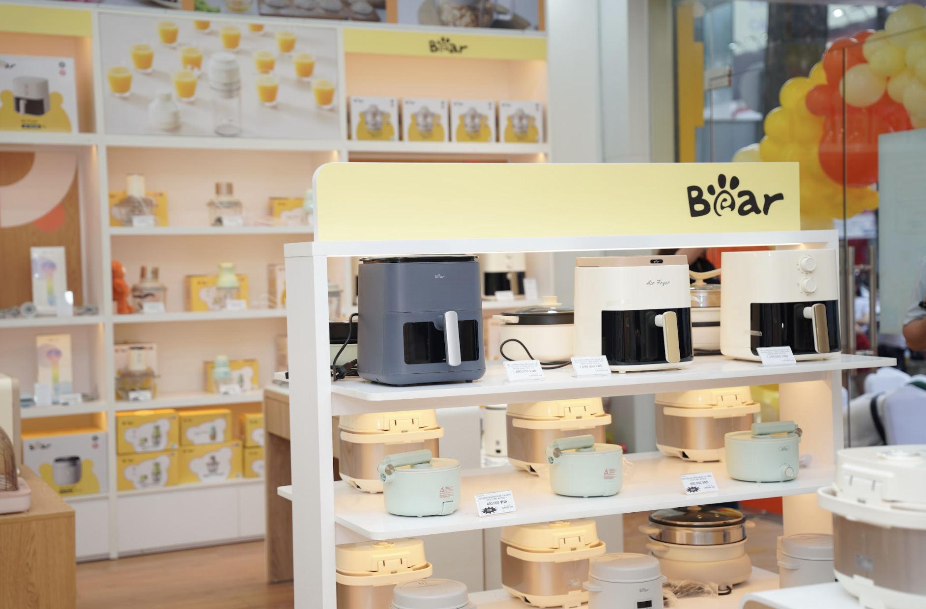 Bear khai trương brandshop chính hãng đầu tiên tại Việt Nam - Ảnh 1.