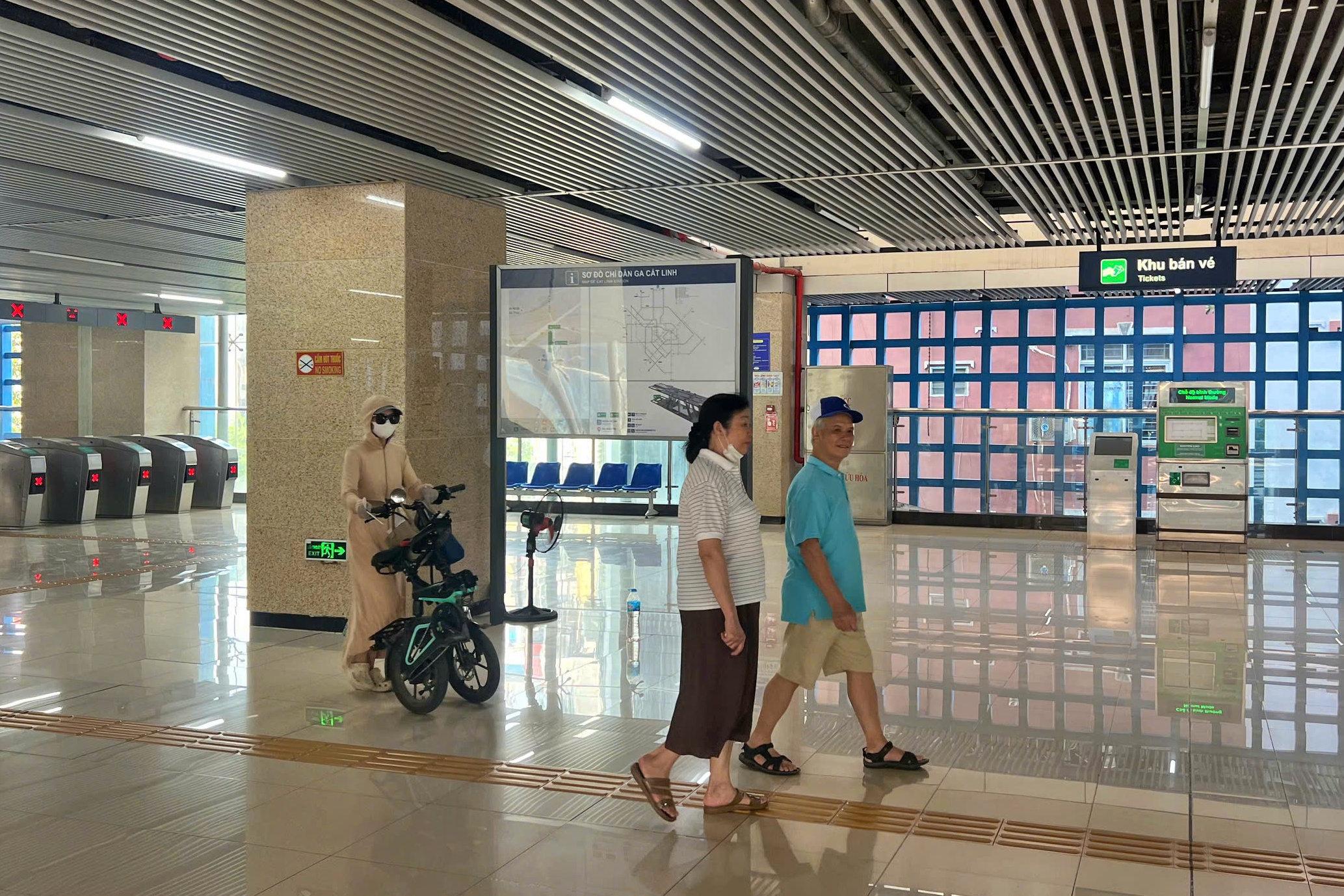 Hà Nội cấm mang xe đạp điện lên tàu metro- Ảnh 1.