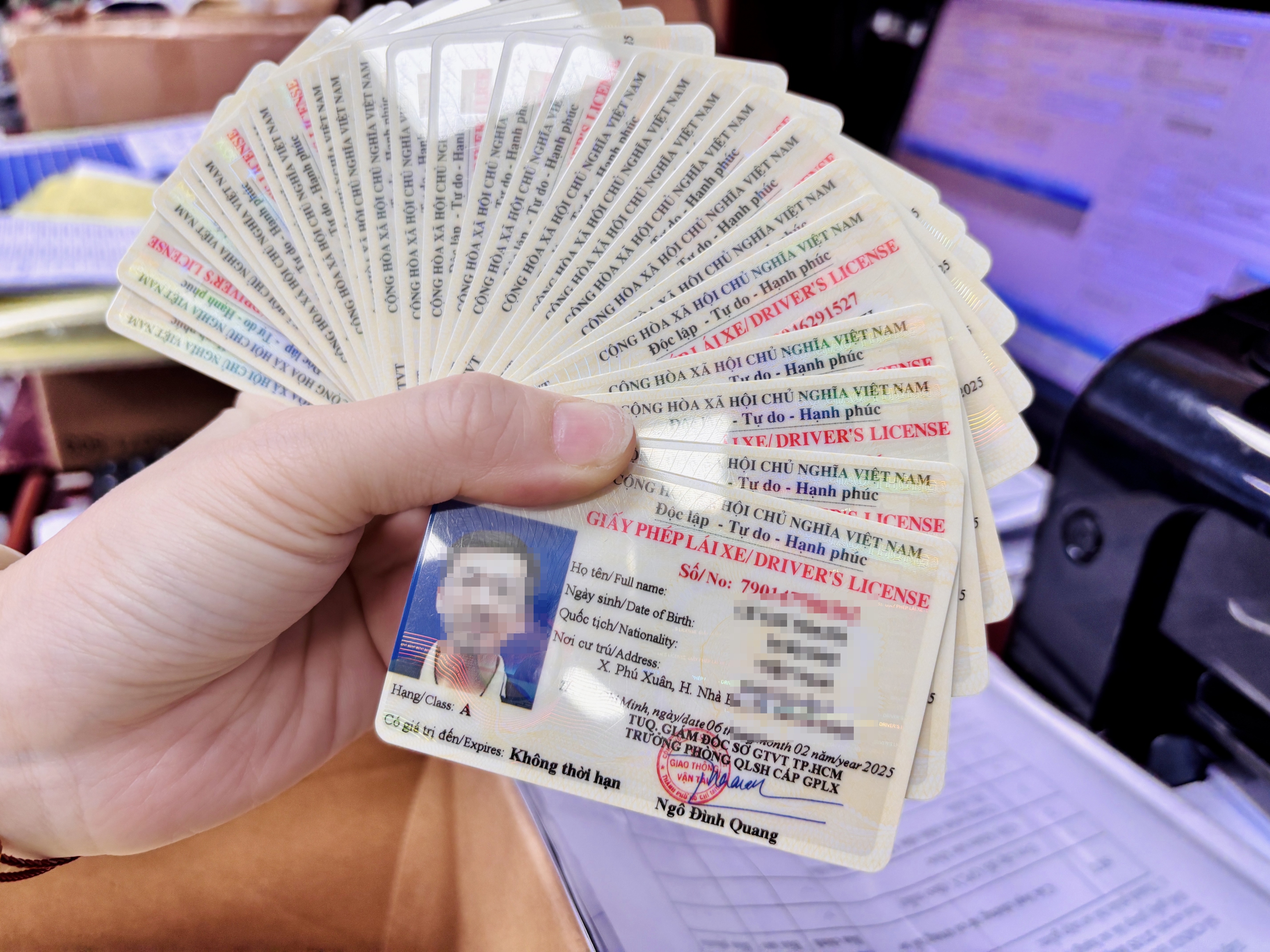 GPLX không lên VNeID, mất hồ sơ gốc: Có nguy cơ mất quyền đổi bằng lái?