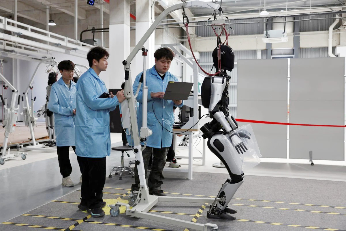 AgiBot sắp triển khai robot hình người vào nhà máy- Ảnh 1.