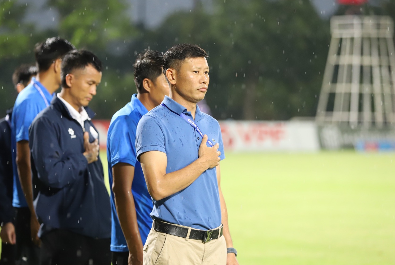 O Major General Le Van disse algo sincero, o treinador Thach Bao Khanh: 'PVF-CAND criará surpresas na V-League' - Foto 2. Thiếu tướng Lê Vân nói điều tâm huyết, HLV Thạch Bảo Khanh: 'PVF-CAND sẽ tạo bất ngờ ở V-League'- Ảnh 2.