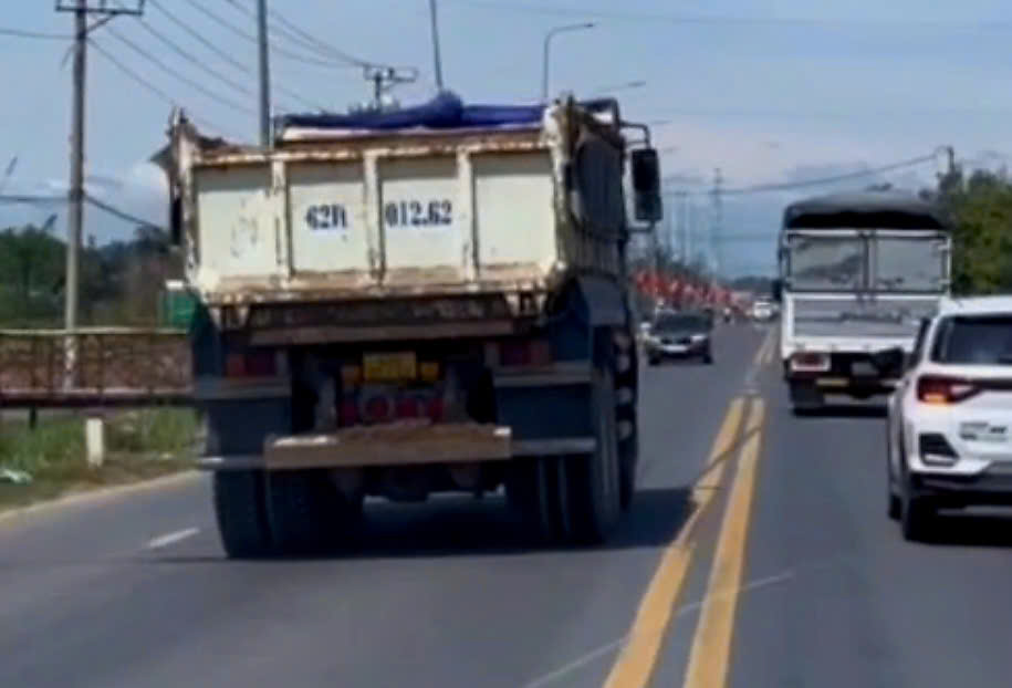 Tây Ninh: Phạt tài xế xe tải lấn làn chạy ngược chiều, ép đầu xe khác- Ảnh 1.