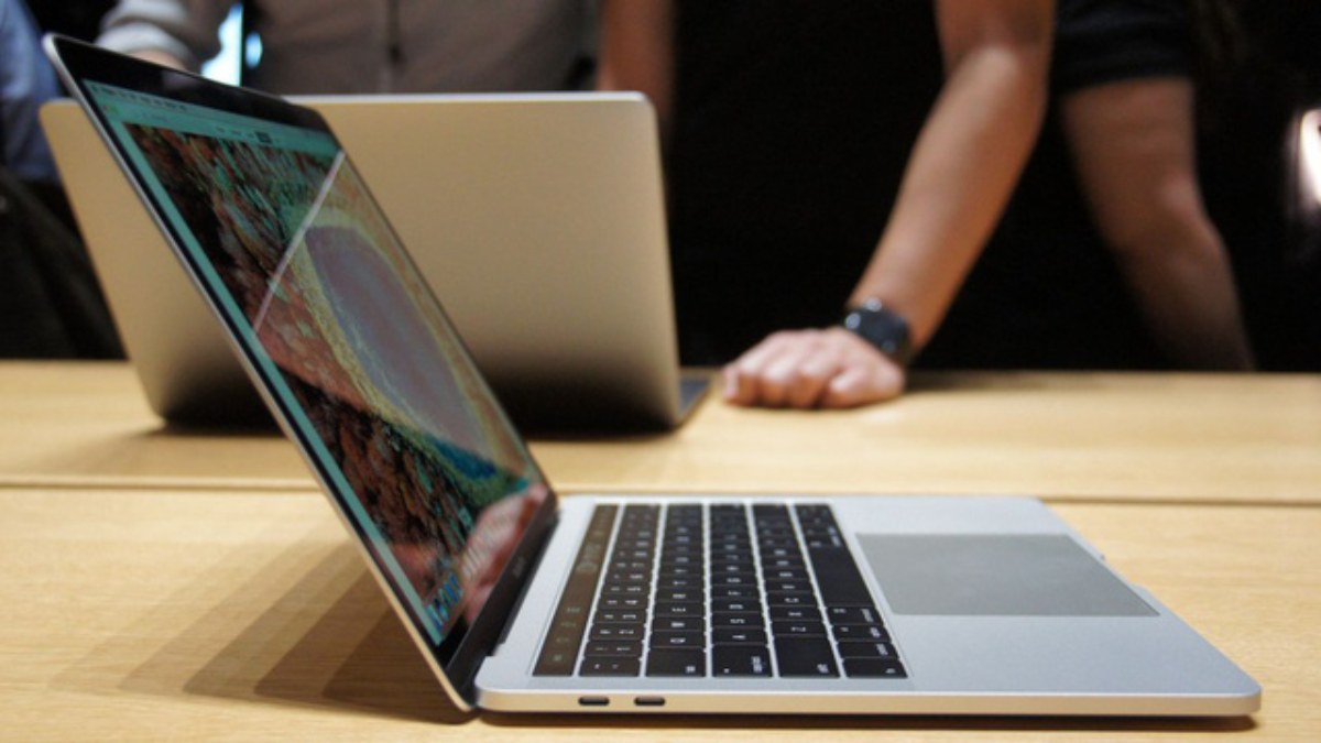 Tránh lãng phí tiền mua thiết bị Apple khi còn là sinh viên - Ảnh 1.