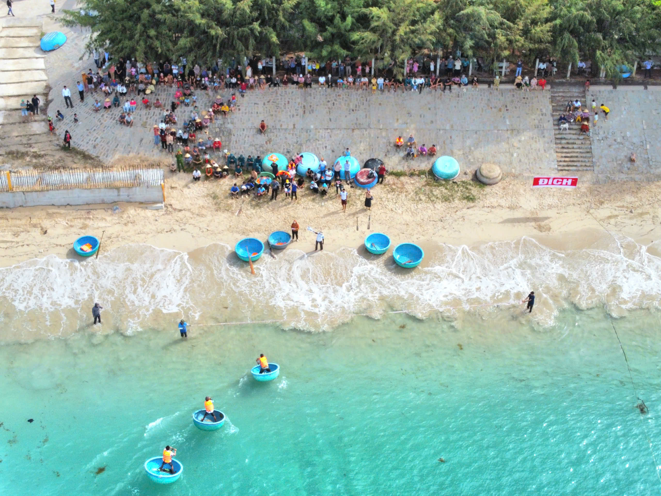 ໝູ່ບ້ານແຄມທະເລທີ່ສວຍງາມ: ໝູ່ບ້ານ 'ສີ່ແຍກ' ຢູ່ຕີນພູ - ພາບ 10. Những ngôi làng tuyệt đẹp ven biển: Làng 'bốn không' dưới chân Hòn Hèo- Ảnh 10.