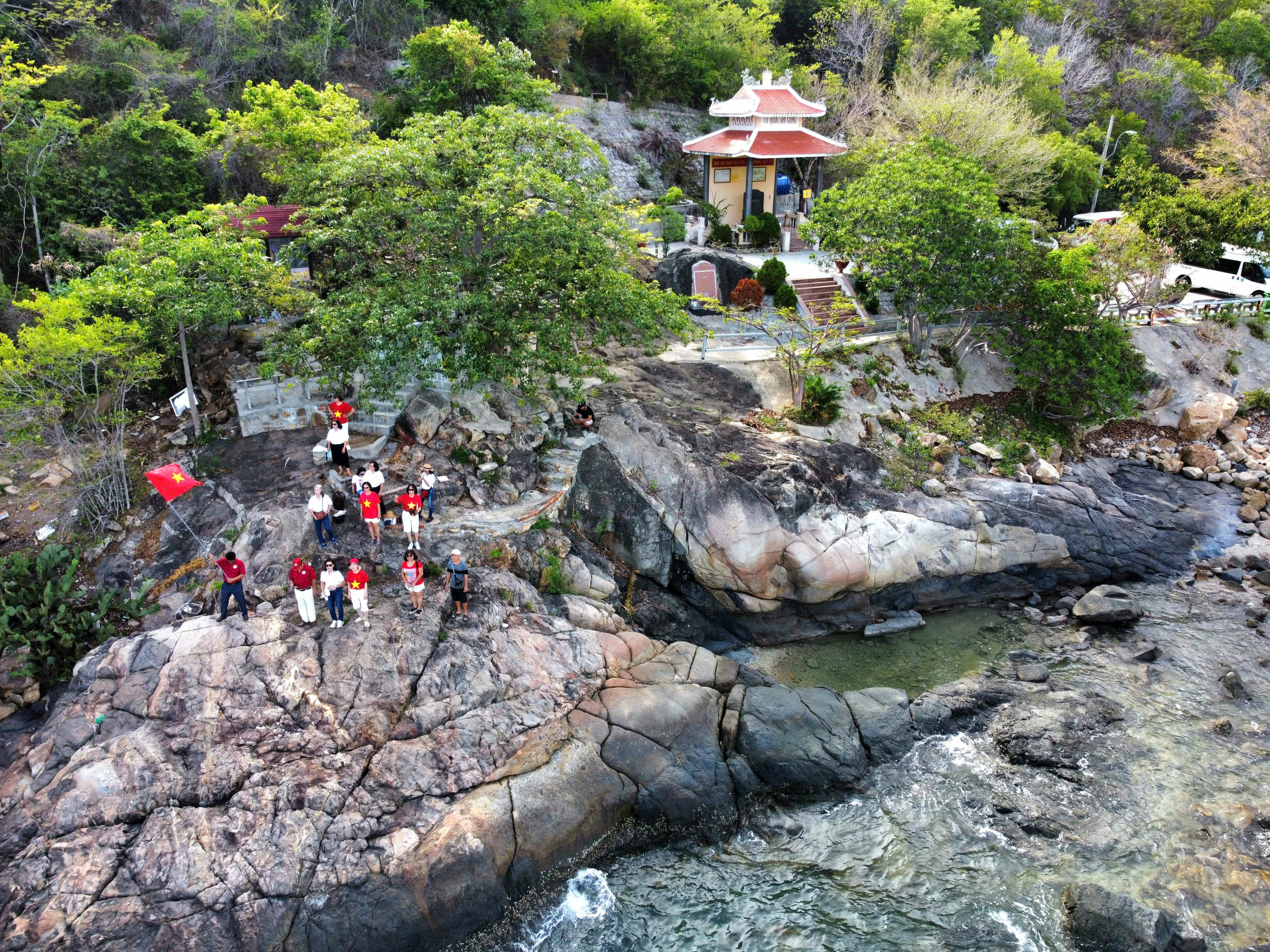 ໝູ່ບ້ານແຄມທະເລທີ່ສວຍງາມ: ບ້ານ 'ສີ່ແຍກ' ຢູ່ຕີນພູ - ພາບ 4. Những ngôi làng tuyệt đẹp ven biển: Làng 'bốn không' dưới chân Hòn Hèo- Ảnh 4.