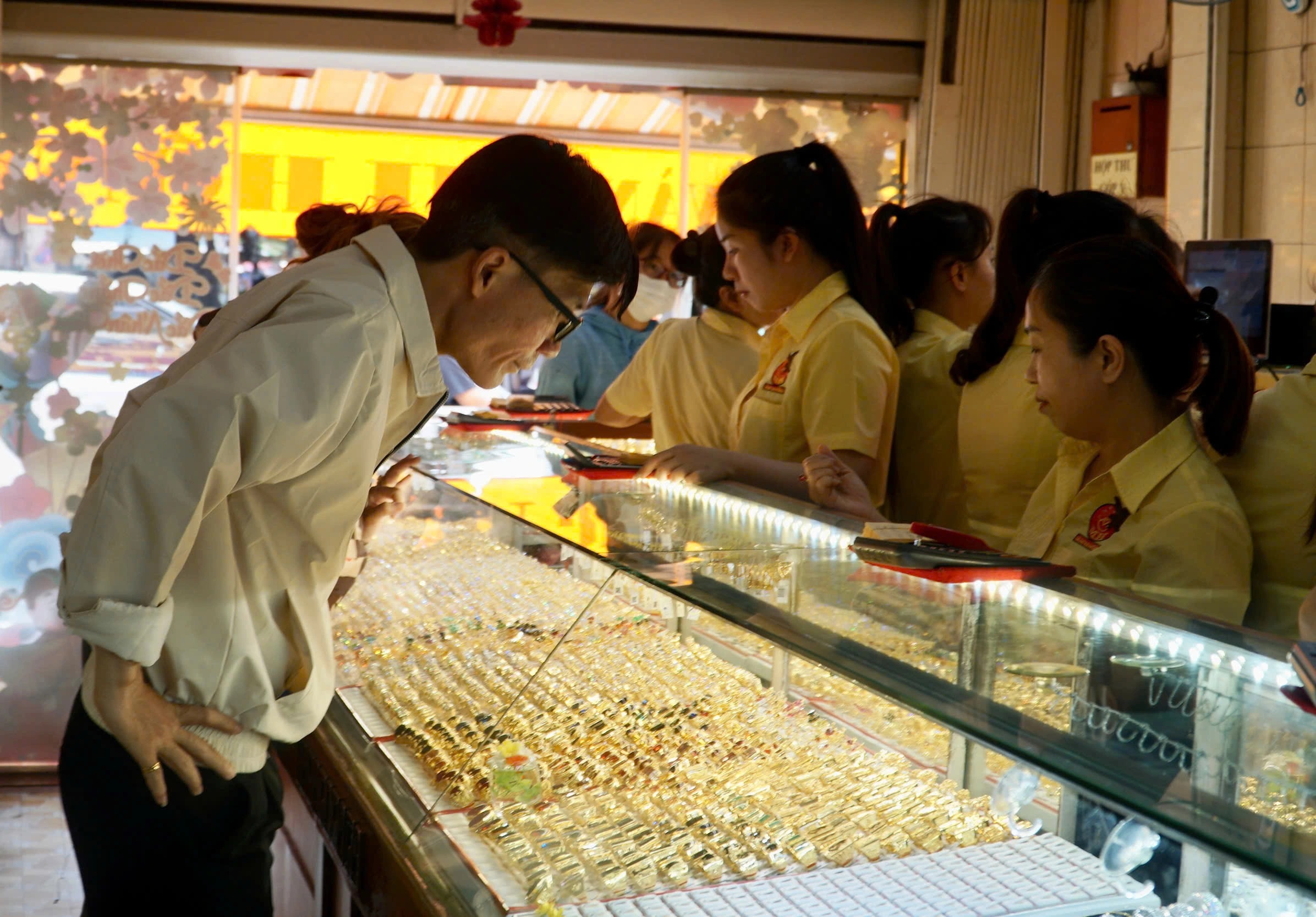 'Cởi trói' cho vàng trang sức mỹ nghệ- Ảnh 1.