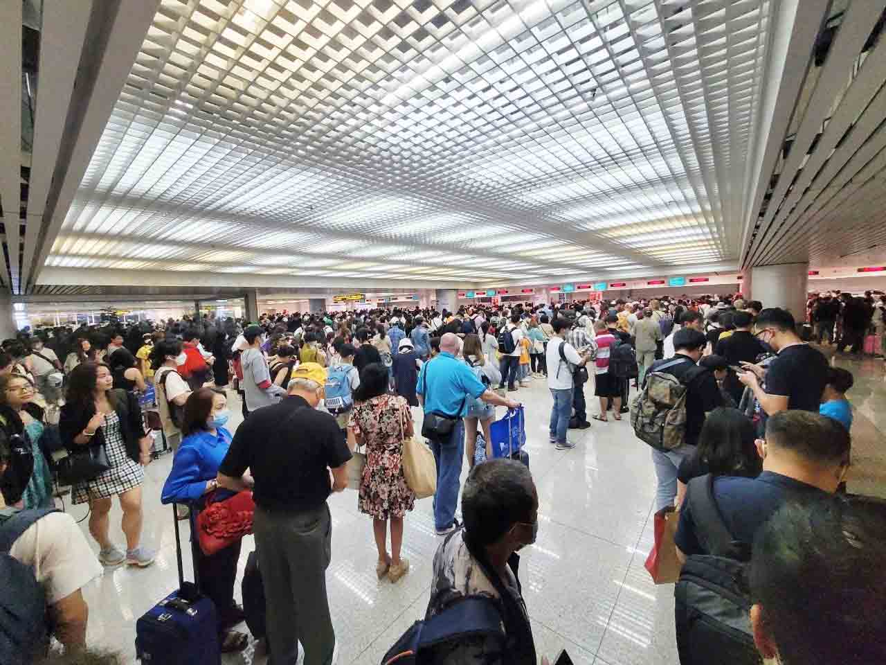 Có nên chuyển bay quốc tế từ Tân Sơn Nhất về Long Thành?- Ảnh 2.