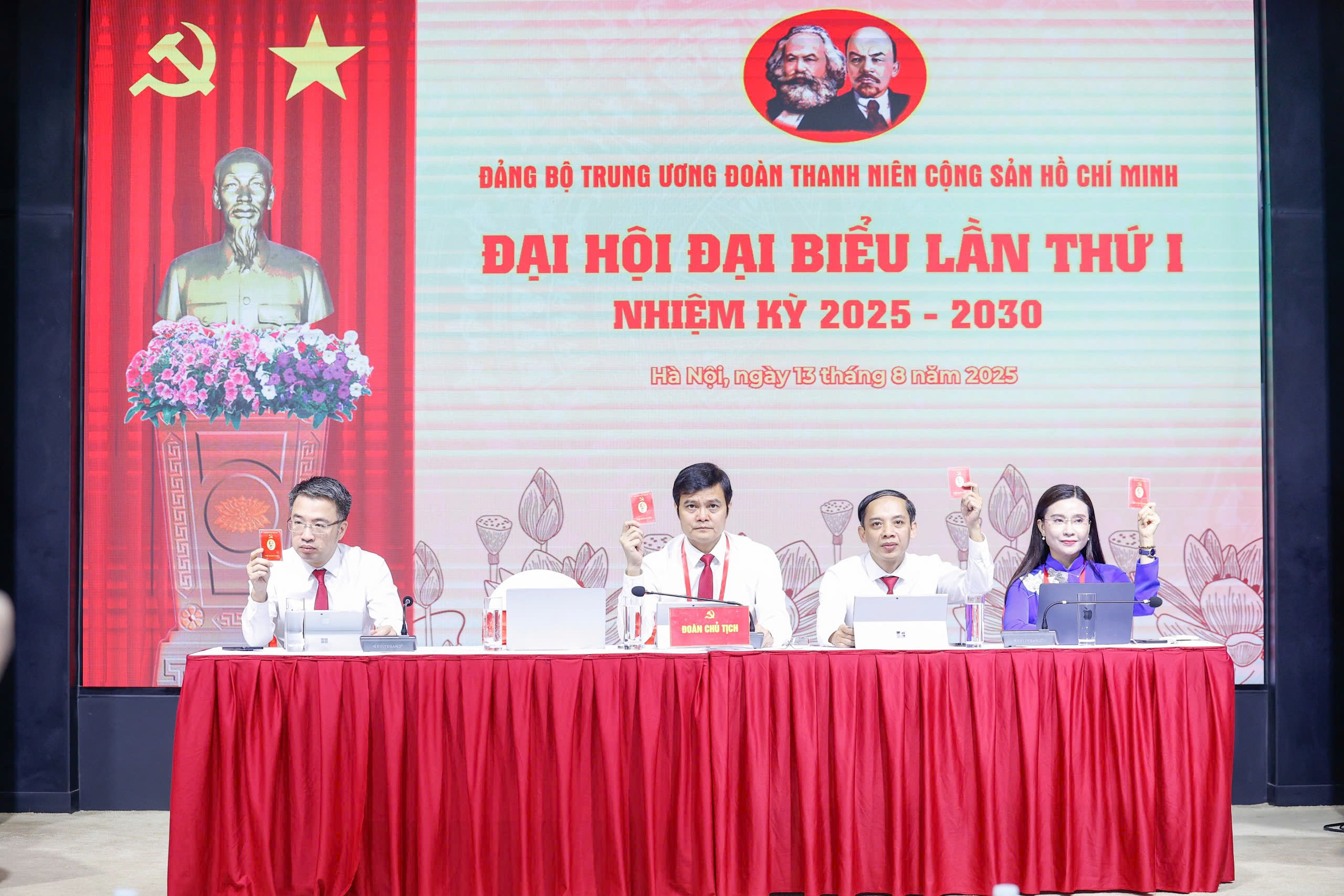 Khai mạc Đại hội đại biểu Đảng bộ T.Ư Đoàn lần thứ I- Ảnh 4. Khai mạc Đại hội đại biểu Đảng bộ T.Ư Đoàn lần thứ I- Ảnh 4.
