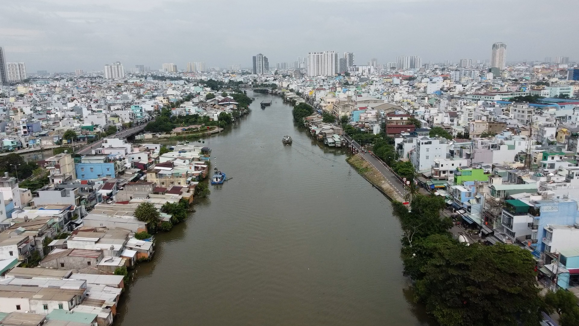 Khởi công cải tạo bờ bắc kênh Đôi, người dân 'mong chờ từ rất lâu' - Ảnh 1.