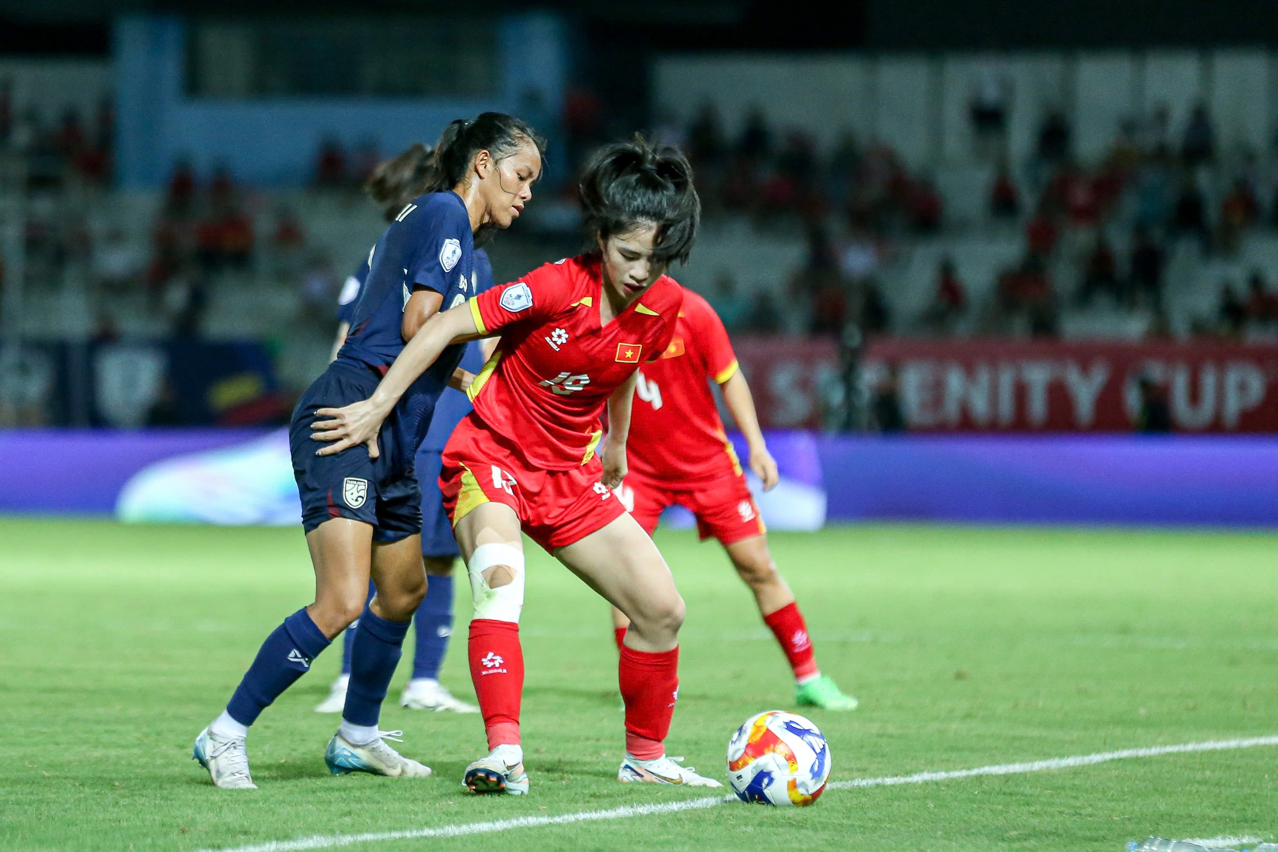 Jak koupit vstupenky na fandění vietnamskému ženskému týmu v semifinále AFF Cupu, kolik stojí? - Foto 8. Mua vé cổ vũ đội tuyển nữ Việt Nam đấu bán kết AFF Cup thế nào, giá bao nhiêu?- Ảnh 8.