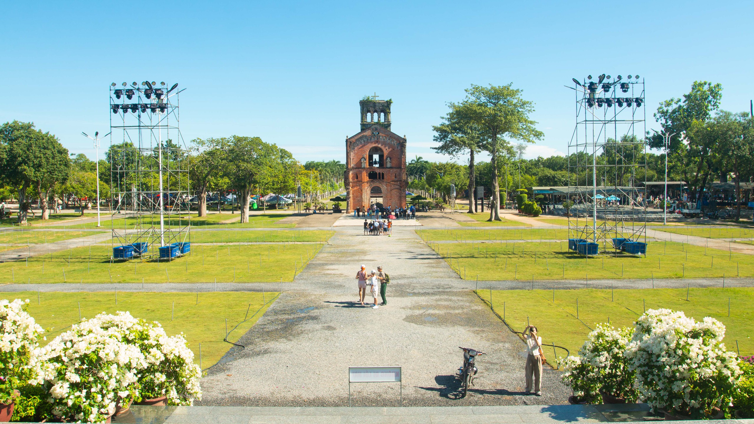 Tháng 8: La Vang trang nghiêm, lộng lẫy đón tín hữu cả nước về hành hương - Ảnh 10. Tháng 8: La Vang trang nghiêm, lộng lẫy đón tín hữu cả nước về hành hương - Ảnh 10.