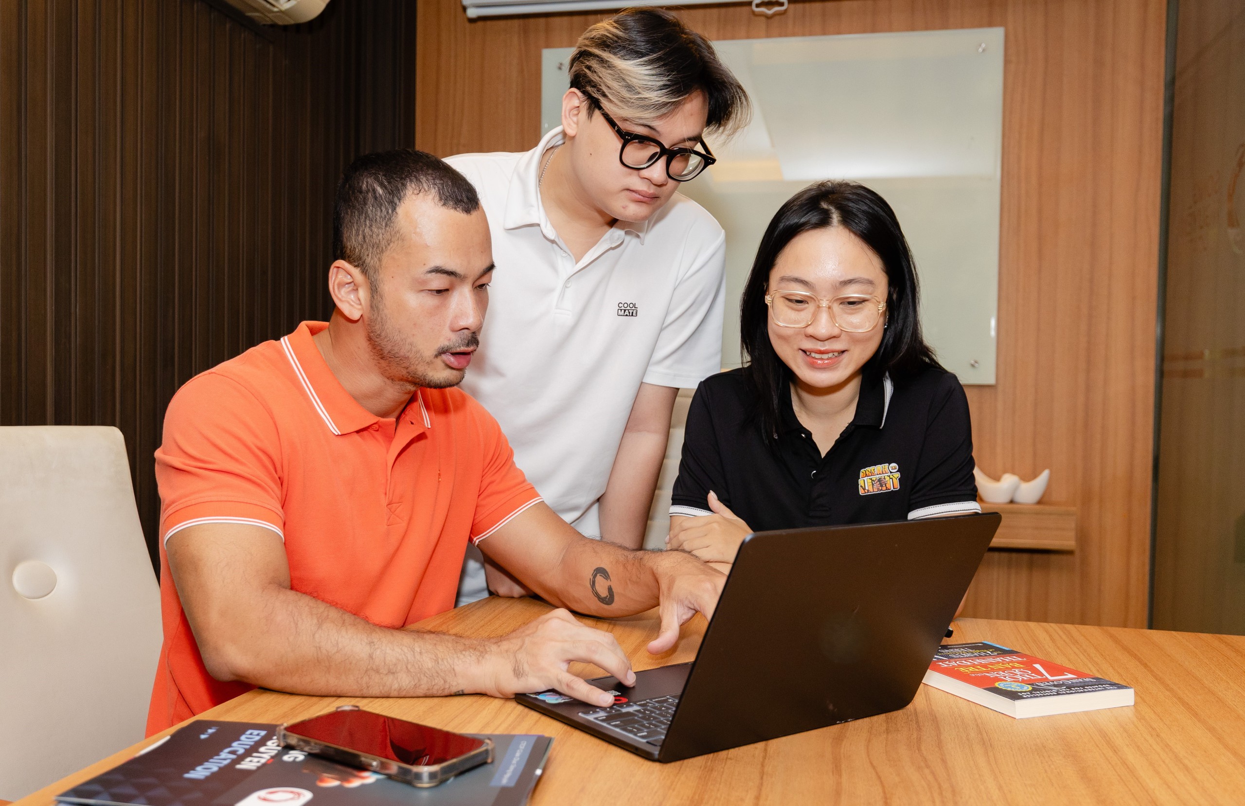 EQ, ngoại ngữ giúp tăng lợi thế cạnh tranh thời AI ra sao? - Ảnh 1.