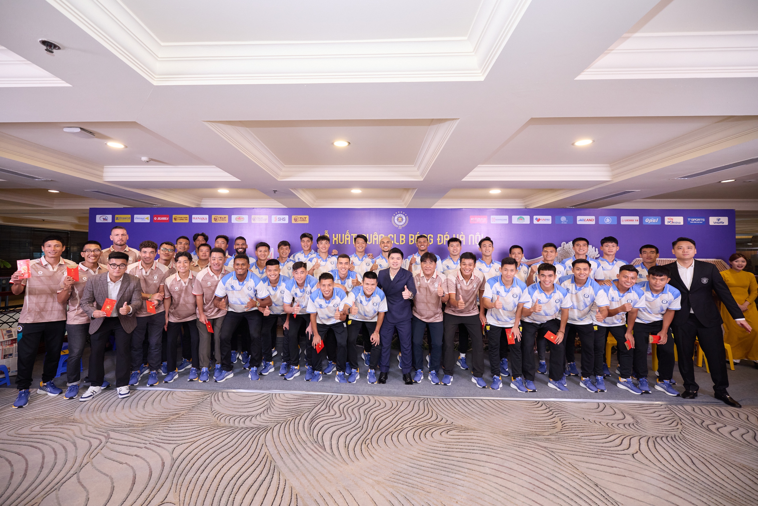 Chủ tịch 9X của CLB Hà Nội tri ân bầu Hiển, tin Hendrio nhập tịch thành công- Ảnh 2. Chủ tịch 9X của CLB Hà Nội tri ân bầu Hiển, tin Hendrio nhập tịch thành công- Ảnh 2.