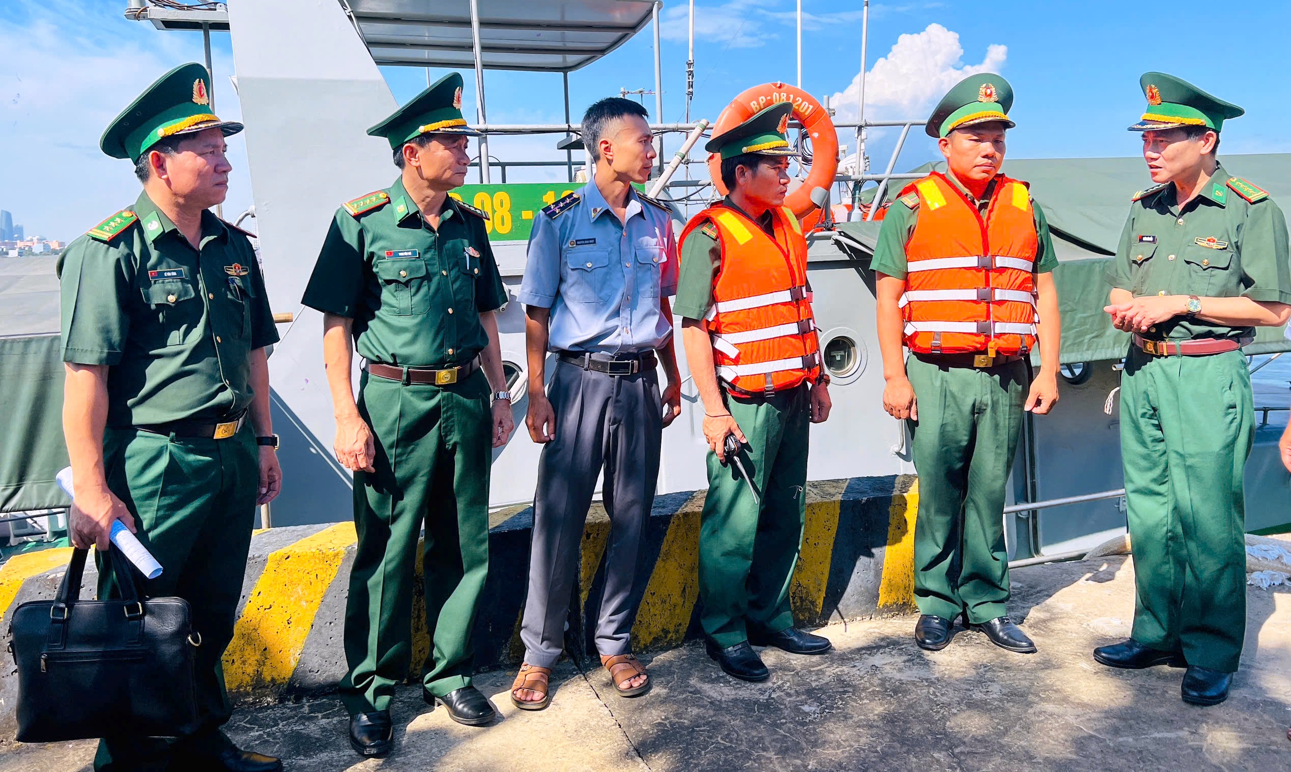 'Xử lý nghiêm hành vi ngắt kết nối, móc nối đưa ngư dân khai thác trái phép'- Ảnh 2.