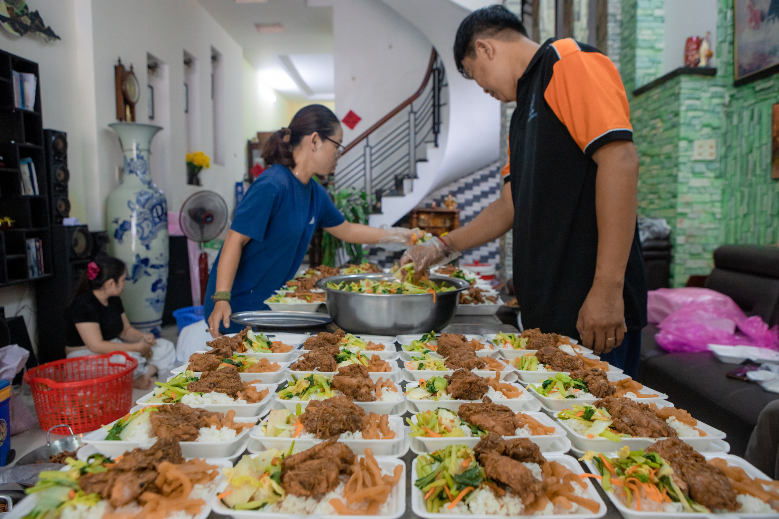 Bếp cơm thiện nguyện của ‘hoa hậu bào’ tặng nghìn suất cho bệnh nhân ung thư - Ảnh 11.