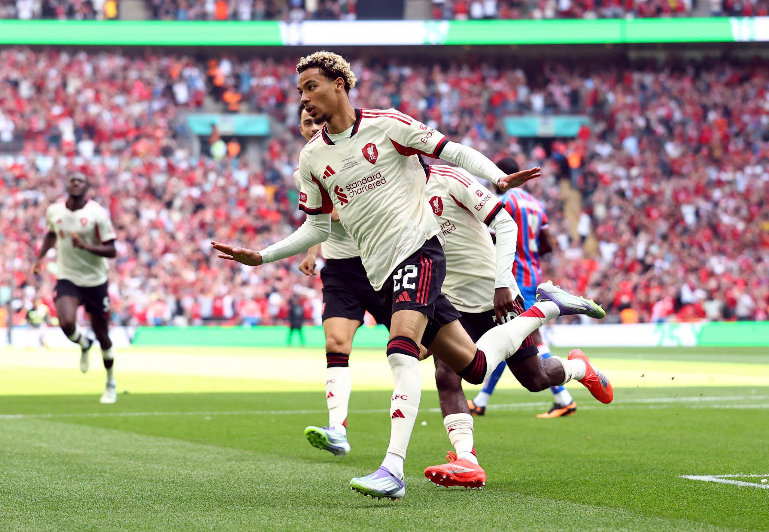 Začátek Premier League: Slibuje vzrušující překvapení - Foto 1. Ngoại hạng Anh khởi tranh: Hứa hẹn những bất ngờ thú vị - Ảnh 1.